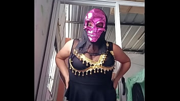 Gadis Brunet Panas Menggoda Dengan Topeng Seksi Dan Tari Arab Style Topless, Porno Rumahan Yang Membuat Nafsu Bergejolak
