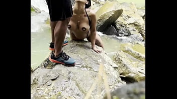 Kakak Dan Adik Tiri Nyaris Ketahuan Bercinta Di Sungai