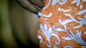 Birahi Bhabi India Menggoda Pria Muda