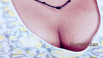Gadis Seksi India Pamer Belahan Dada Menggoda Untuk Saudara Tiri