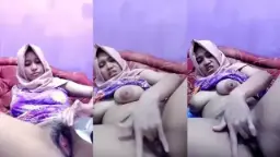 Gadis Berjilbab Menggoda Dengan Jari Sendiri