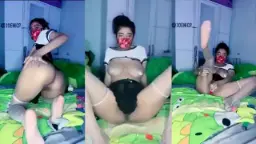 Ica Berpose Terbuka Memamerkan Memek Pinknya Yang Menggoda