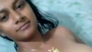 Tubuh Seksi Menggairahkan Gadis Desi Telanjang Dalam Video Mms