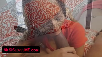 Holly Hendrix Menangkap Langsung Adik Tirinya Sedang Asyik Mengocok Kontolnya