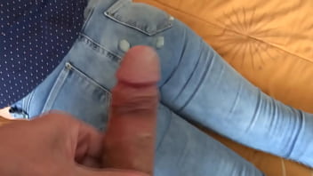 Ibu Latin 58 Tahun Di Kamar Tidurnya, Sangat Bergairah, Memanggil Suami Karyawannya Untuk Merekam Dirinya Masturbasi Berkali-kali Dan Memintanya Di Akhir Untuk Mengeluarkan Air Mani Di Pantatnya Dengan Celana Jeans Masih Terpasang