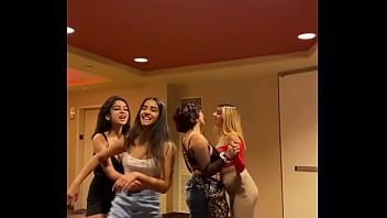Gadis-gadis India Mungil Yang Menggoda