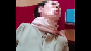 Adik Tiri Berhijab Digoyang Saat Lebaran