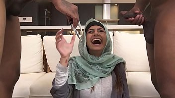 Mia Khalifa – Adegan Belakang Layar Yang Menggoda Dan Langka Bersama Bintang Arab Yang Memikat