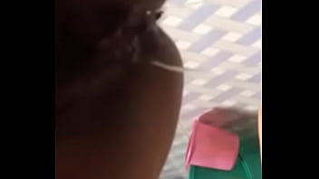 Gadis Desi Tak Berdosa Mengalirkan Pancaran Intim