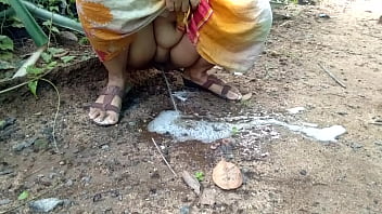 Tante Desi Buang Air Kecil Di Alam Liar, Wajib Tonton!