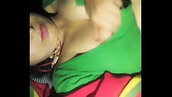 Tante Desi Pamer Payudara Montok