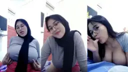 Acha Berhijab Dengan Payudara Besar, Cantik Dan Bergairah Pakai Kacamata