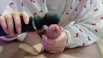 Kakak Tiri Menguras Sperma Pakai Vibrator