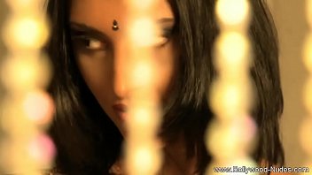 Tubuh Indah Alami Milf India Yang Menggoda
