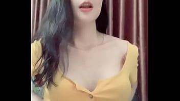 Màn Trình Diễn Bigo Live Khoe Vòng Một Nóng Bỏng Quyến Rũ