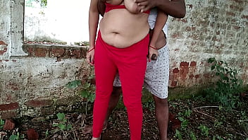 पिता के विदेश जाने के बाद, सौतेली माँ ने जंगल की गहराइयों में मुझे चरम सुख का अनुभव कराया
