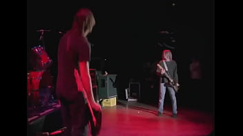 Floyd Si Tukang Cukur – Nirvana Menggoyang Ranjang Panggung Di 1991