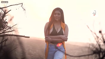 Pemotretan Gadis Seksi Desi Yang Menggoda