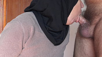 Istri Arab Montok Dan Suami Yang Rela Menyaksikan Pasangannya Digauli Pria Lain Dengan Kontol Berbulu