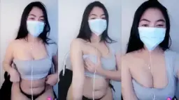 Gadis Muda Menggoyang Ganas, Erang Nikmat Saat Dada Diremas
