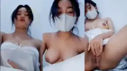 Lia Bocorkan Payudara Besarnya Live Tampil Wajah Penuh