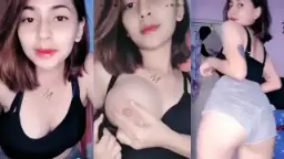 Montok Berbentuk Sempurna Dengan Puting Merah Jambu Yang Menggoda