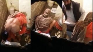 Pasangan Desi Punjabi Bercinta Liar Di Kamar Mandi Umum