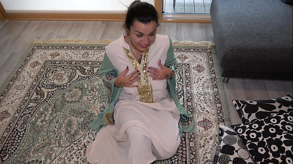 Arab Stepmom Dengan Pantat Besar Menggairahkan Dan Anak Tirinya – Film Dewasa Arab – Adegan Panas Arab Asli Terbaru