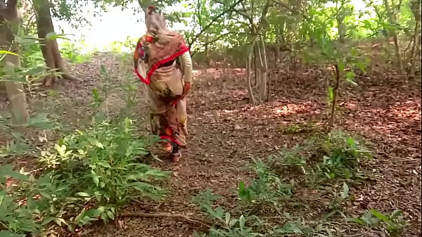 Malam Natal Liar Di Hutan Dengan Desi Radhika Yang Menggoda