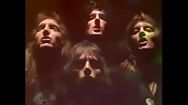 Queen: Konser Panas 1986 Yang Menggoda Dan Menggairahkan