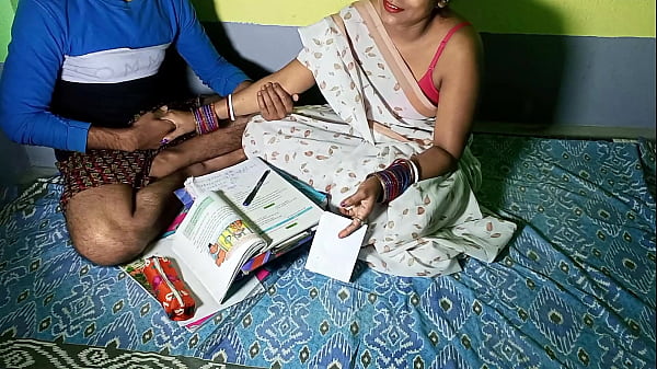 गर्म भारतीय टीचर के साथ जंगली प्राइवेट सेशन… हिंदी में गंदी बातें करते हुए!