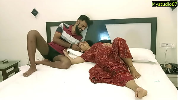 Bhabhi Panas Menggoda Nafsu, Bercinta Liar Dengan Suami Dalam Adegan Seks Hindi Yang Membara