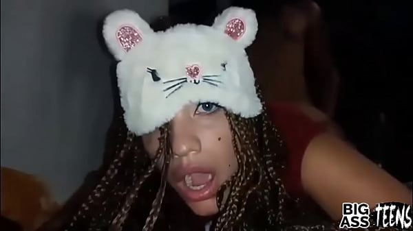 Tempatkan Spermamu Di Lubang Pantatku, Ayah Tiri Yang Beruntung Menggila Dengan Putri Tiri Berbokong Besar