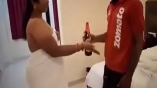 Video Panas Tante India Dan Kurir Pengantar