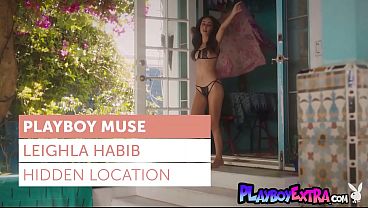 Leighla Habib, Si Arab Seksi Yang Tersenyum, Membuka Pakaian Dan Mandi Dengan Sensual