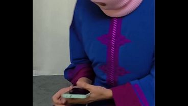 سعودية متهتكة تنزل مع السواق وتتناك نيك شرموطة عله