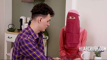 Anak Tiri Belajar Mencintai Ibu Tiri Arab Barunya Setelah Dia Menjilati Pantatnya