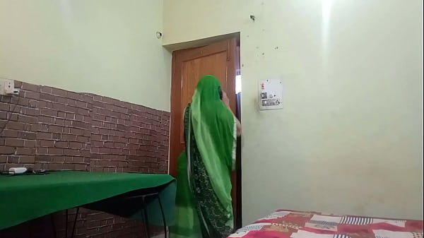 Goyangan Liar Kurir India Bikin Panas Ranjang