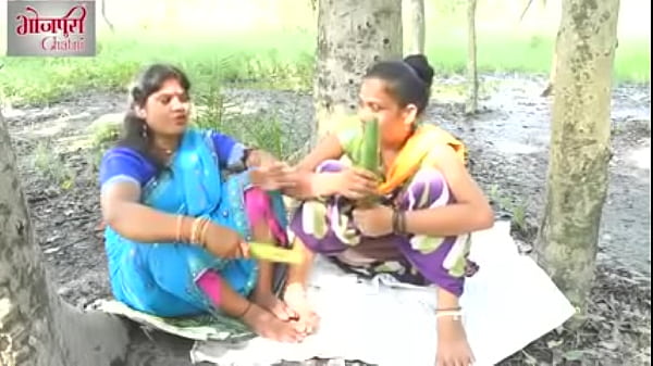 गाँव की महिलाएं अपनी प्यास बुझाने के लिए क्या इस्तेमाल करती हैं?