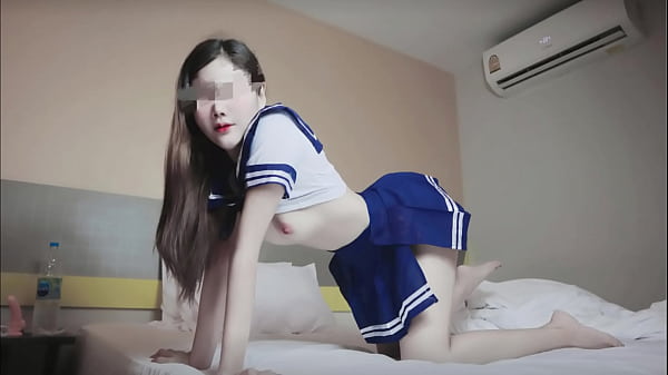 Gadis Jepang Berseragam Sekolah Dan Sebelum Pergi Ke Sekolah Oleh Ninewthai