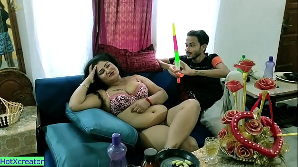 Bokep India: Bhabhi Hot Rayakan Ulang Tahun Dengan Ml Sama Cewek Abg!