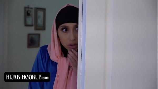Muslimah Berhijab Dengan Bokong Sempurna Penasaran Digilir Ganas Oleh Pelatih Yang Bergairah