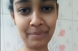Desi Melepas Kutang Di Foto Selfie Sendiri Yang Panas
