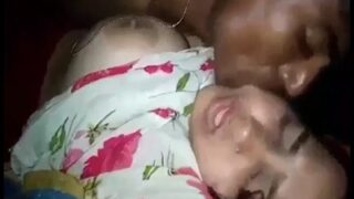 Pasangan Suami Istri Bercinta Panas Di Tengah Malam Gaya Desi