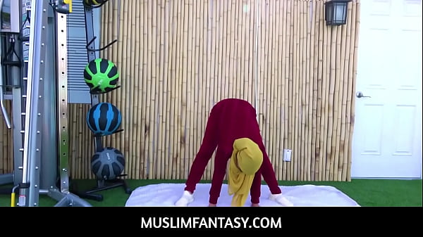 Pelatih Bugar Menggairahkan Klien Arab Eksotis Dalam Fantasi Muslim