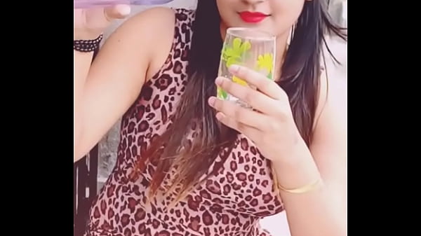 Cewek India Pose Nungging Siap Digoyang.