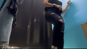 Ganti Baju Di Ruang Ganti, Cewek Rusia Montok Dengan Pentil Kencang.
