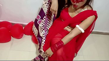 Baru Nikah, Istri India Pake Sari Merah, Ngerayain Valentine Bareng Suami Desi, Ngewe Hot Full Hindi.