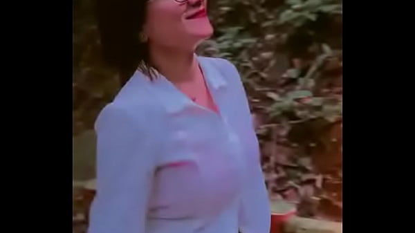 Desi Cewek Babita, Bikin Meleleh Lihat Lekukannya.
