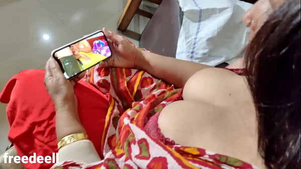 Suster Tiri Lagi Nonton Bokep, Suara Hindi Jelas, Bikin Makin Panas.